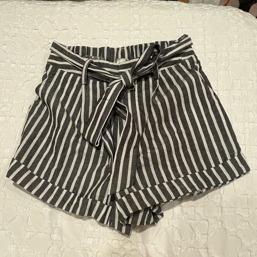 Black and white striped paper bag shorts with bow